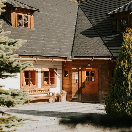 Ξενοδοχείο με διαμερίσματα Hotel****liptovsky Dvor 4*