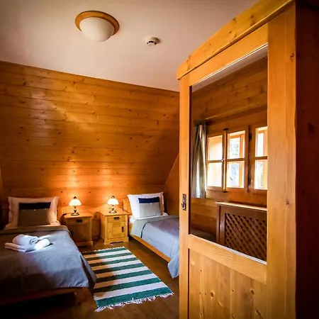 Ξενοδοχείο με διαμερίσματα Hotel****liptovsky Dvor 4*