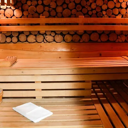 Hotel****liptovsky Dvor Ξενοδοχείο με διαμερίσματα 4*